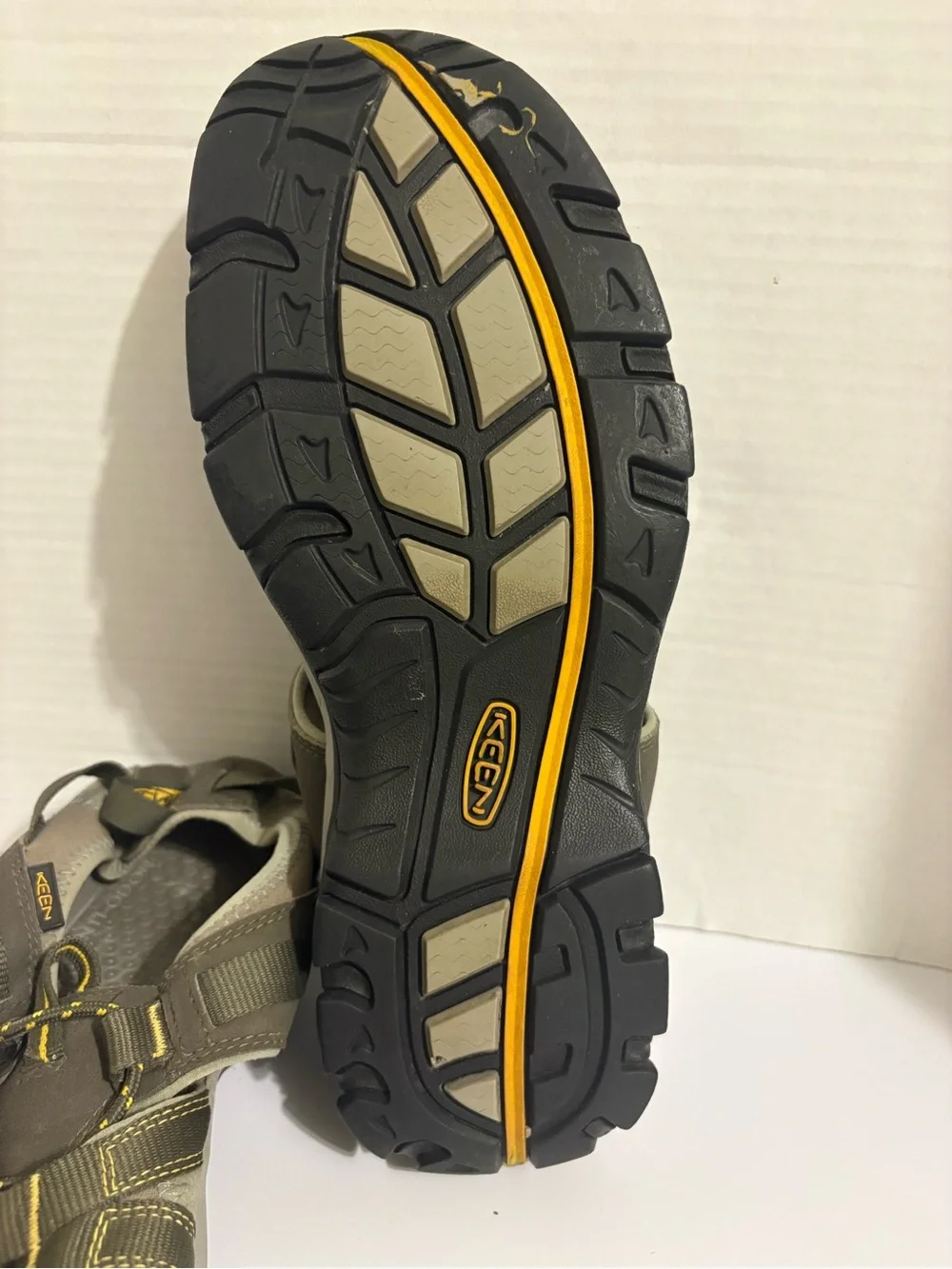 KEEN Newport H2 Olive Quick-Dry Green/Yellow Closed-Toe Men's Outdoor Sandals
